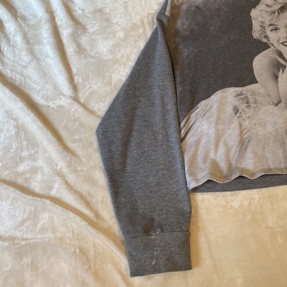 Marilyn Monroe Crop Top Sweater - Picture 2 of 3